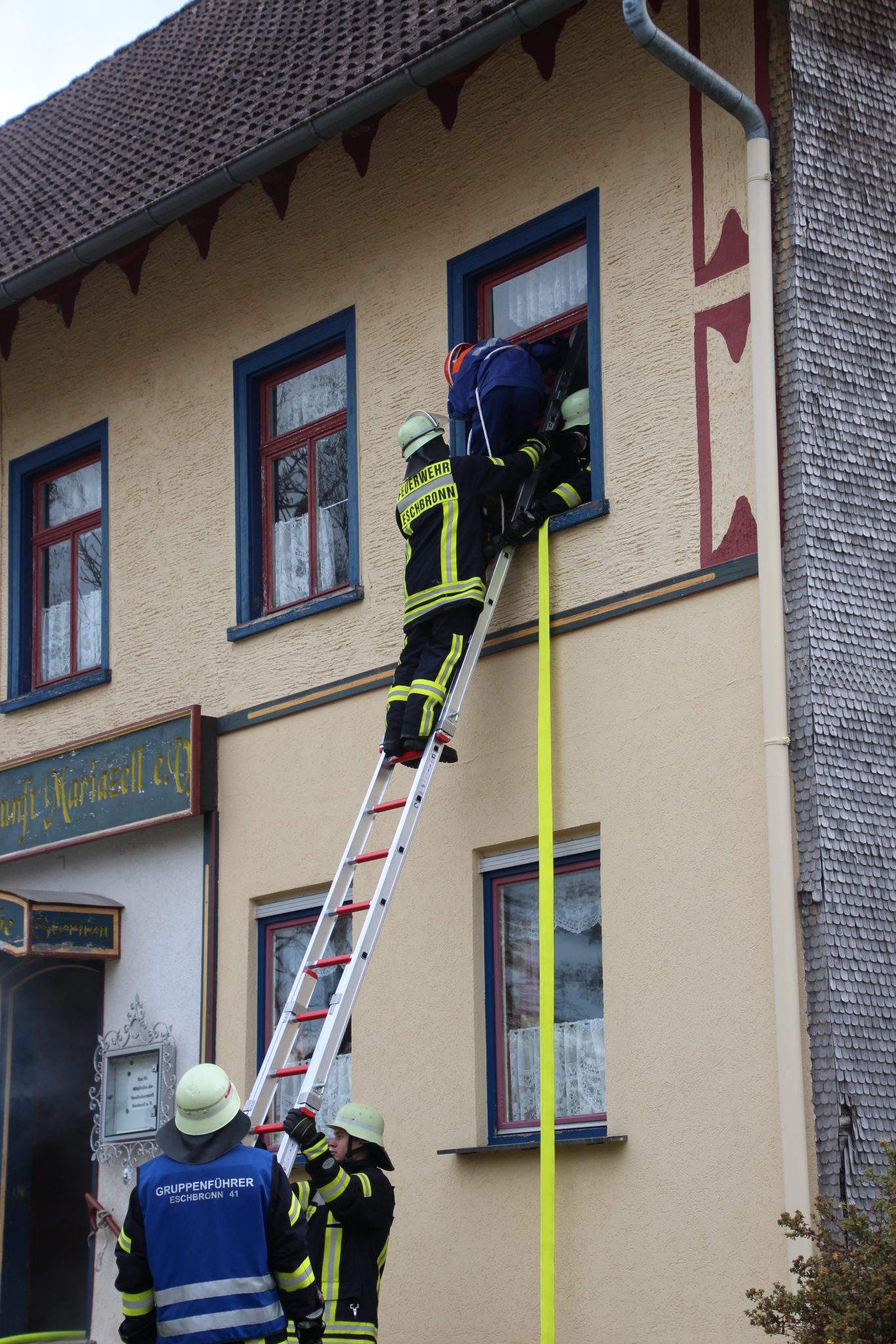 Menschenrettung Hauptübung Feuerwehr Eschbronn