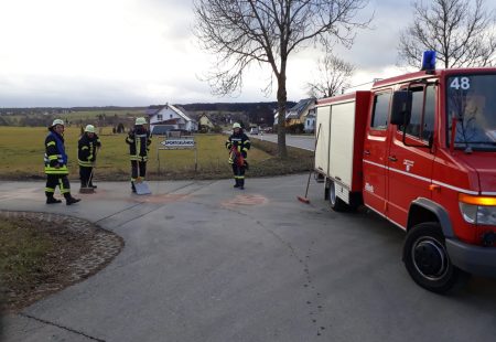 Feuerwehr Eschbronn Beseitigung Benzin Ölspur