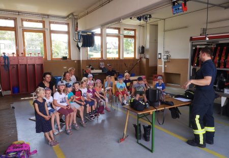 Kindergärten aus Eschbronn zu Besuch bei der FW Eschbronn